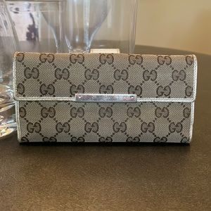 Gucci Guccisma canvas wallet **AUTHENTIC**